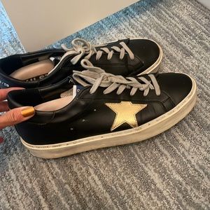 Golden Goose size 39 leather sneakers. Great condition!